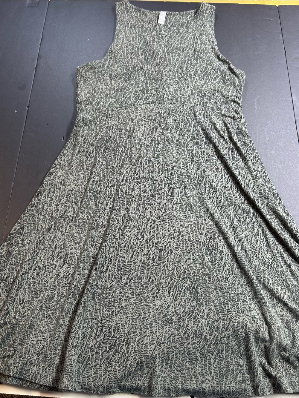 Athleta‎ Gray & Black Patterned Sleeveless Midi Dress